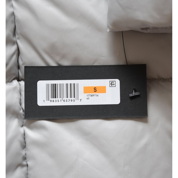 KENNETH COLE NEW YORK NWT SILVER SOFT CIRE FUNNEL NECK PUFFER COAT. SIZE S - Picture 10 of 13